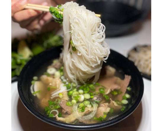 P14.Rare Beef, Brisket, Tendon Pho-罕有嘅麵上面有腱-Phở Tái Nạm Gân